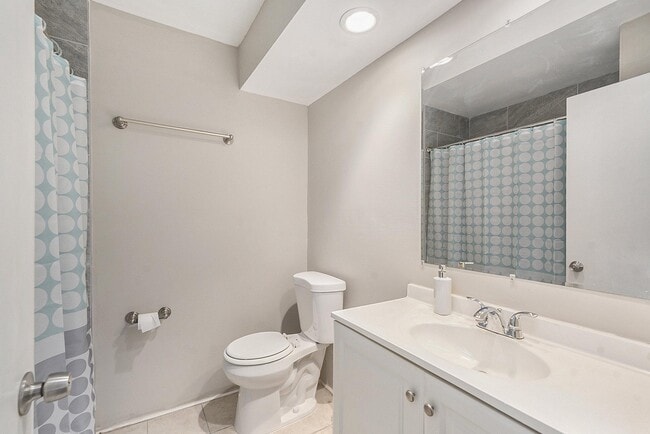 Building Photo - 1346 Byron Dr