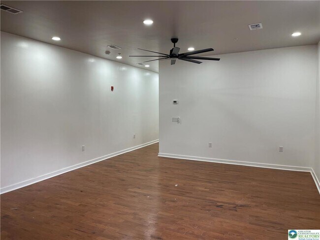 Building Photo - 711 W Chew St