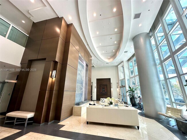 Building Photo - 1155 Brickell Bay Dr