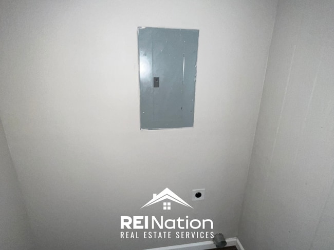 Building Photo - RARE FIND! 4BR/2BA in Memphis | Open Kitchen & Hardwoods | Fenced Yard!