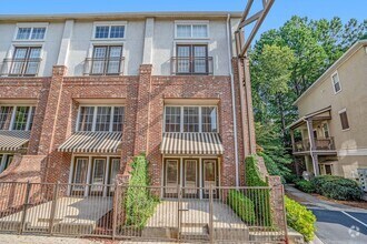 Building Photo - 2 bdrm, 2.5 bath Town Home steps away from...