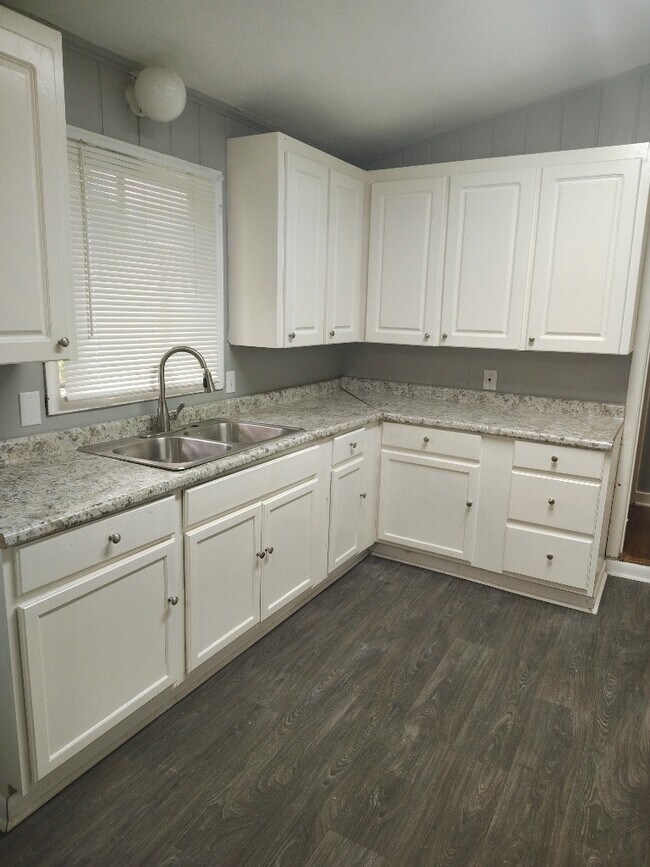 Building Photo - 646 Piermont St
