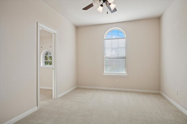 Building Photo - Stunning home in Panther Creek