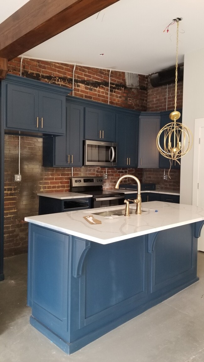 Building Photo - 503 Main St S