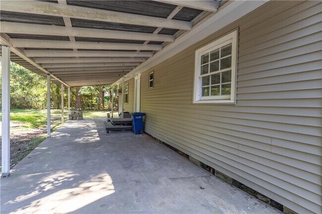 Building Photo - 59086 Dogwood Ln
