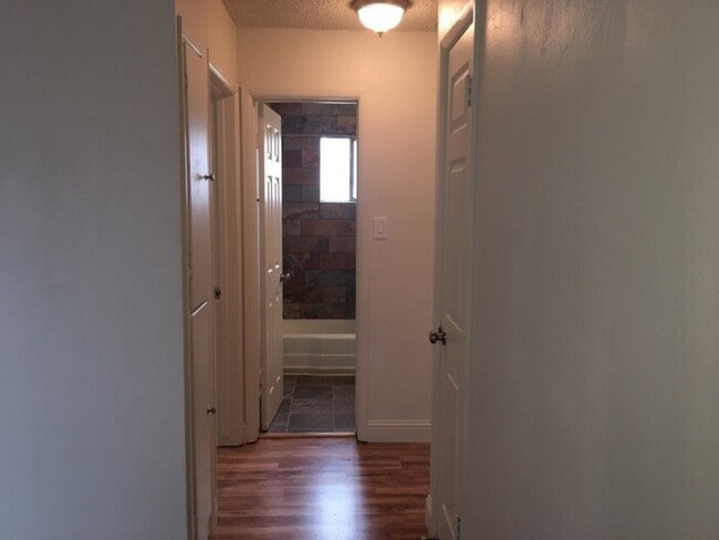 Building Photo - Reno Duplex - 1 Small Pet Friendly, Garage...