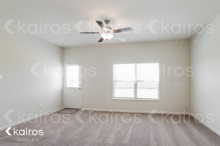 Building Photo - 10730 Hillside Creek Dr