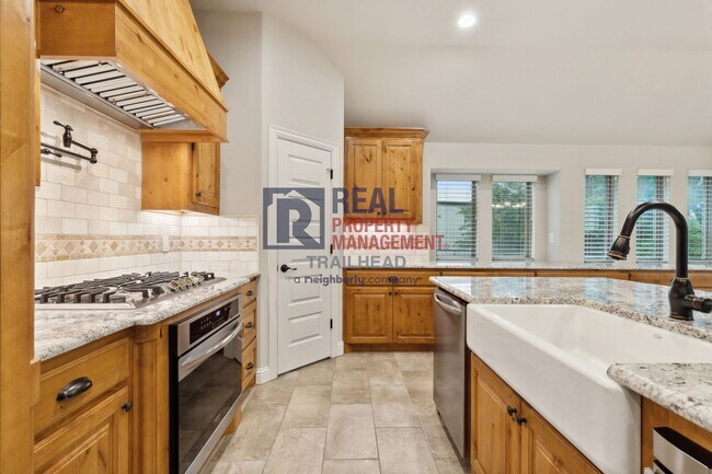 Building Photo - 113 Maral Ln