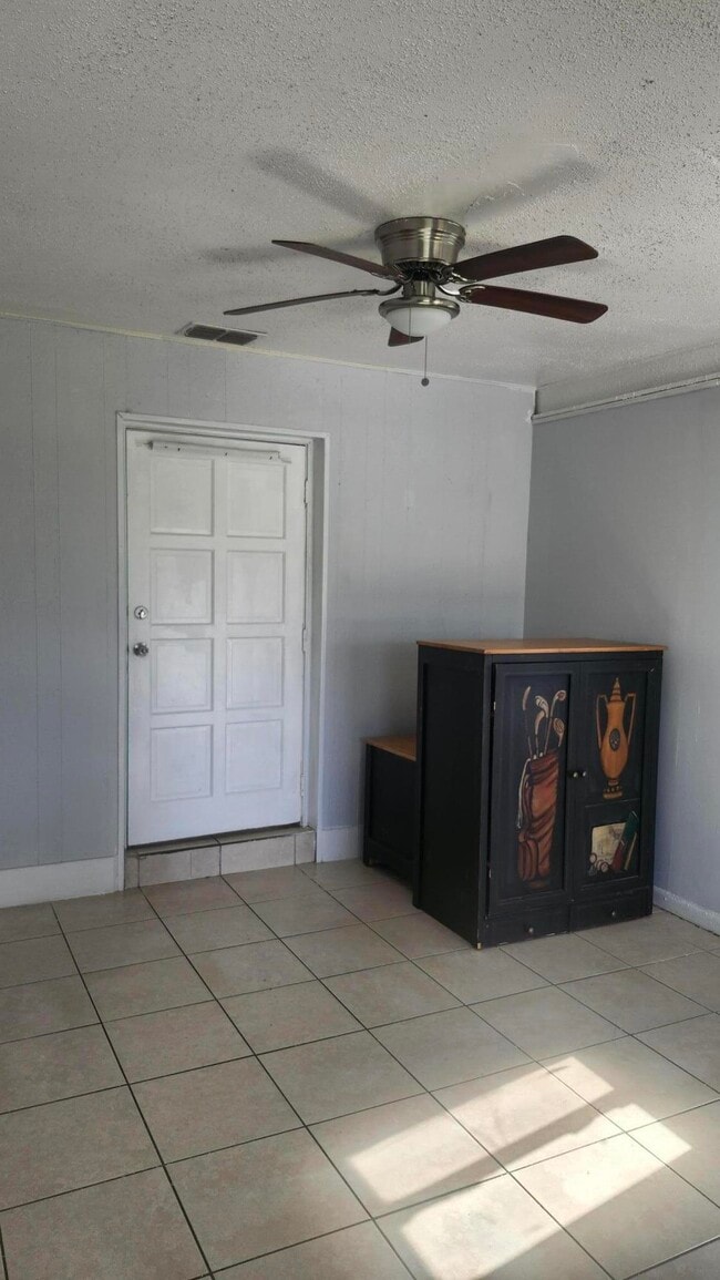 Building Photo - 3751 NW 36th St