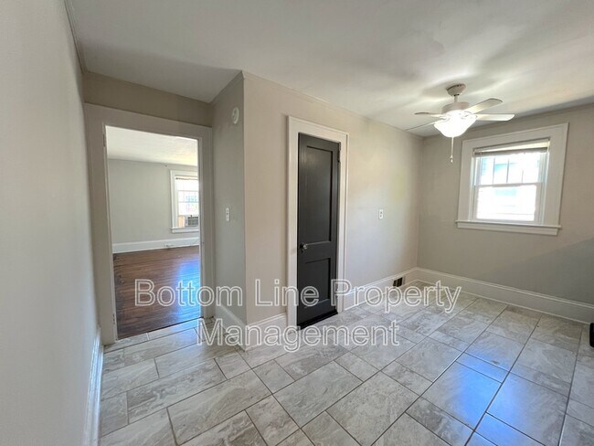 Building Photo - 600 Hawthorne Ln