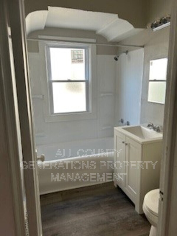 Building Photo - 3736 E 153rd St
