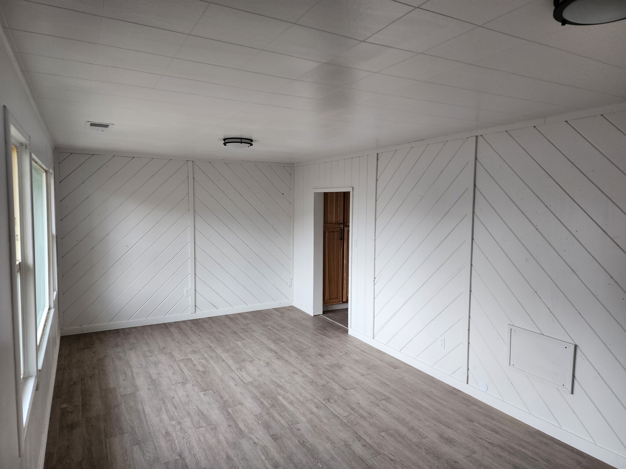 Living Room 1 - 4988 Weyerhaeuser Rd