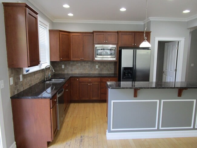 Building Photo - 2504 Fir Crest Blvd