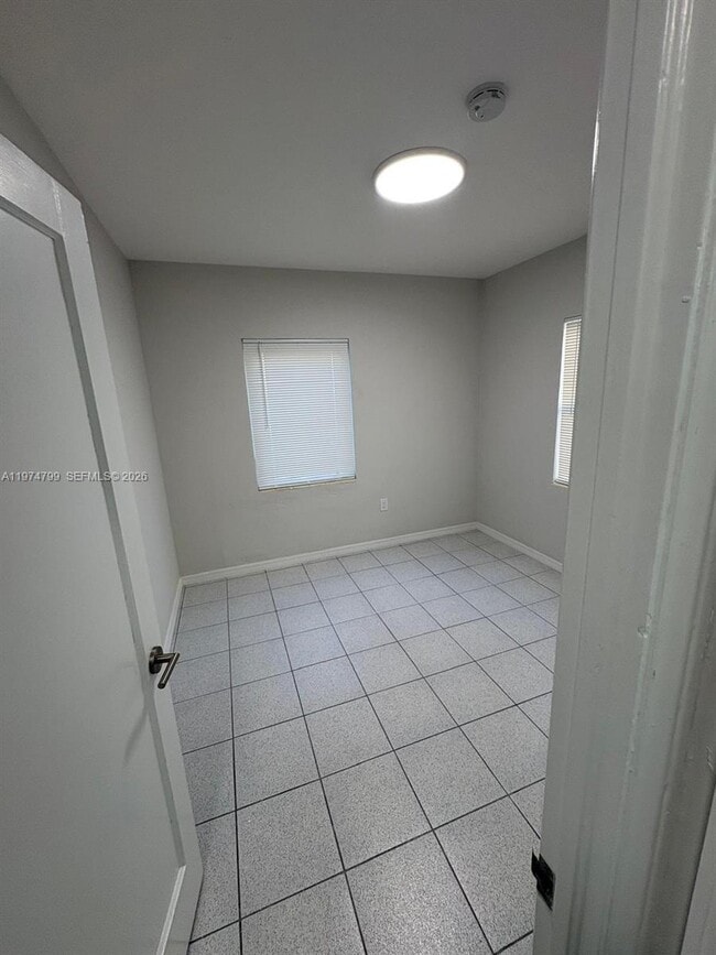 Building Photo - 510 Santander Ave