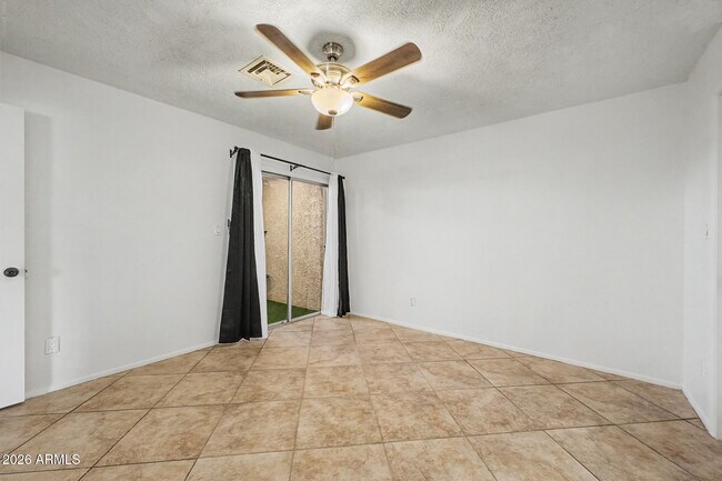 Building Photo - 20420 N 6th Dr