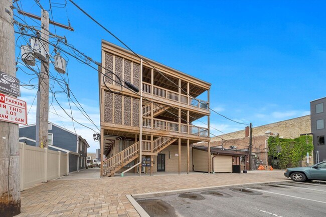 Building Photo - 1016 S State St