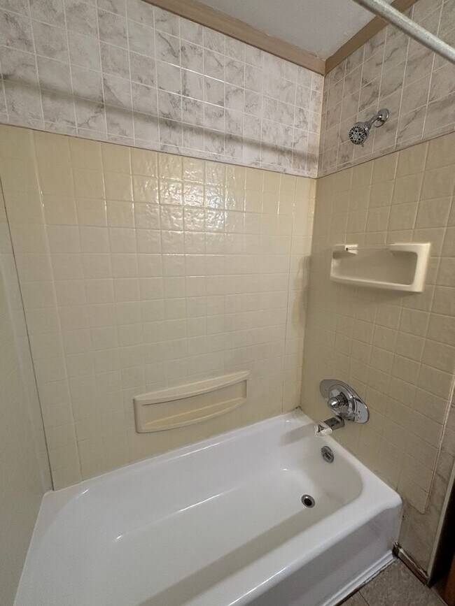 Building Photo - 4108 S Park Dr