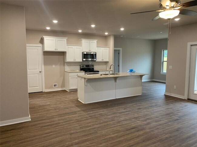 Building Photo - 403 N Otoe St