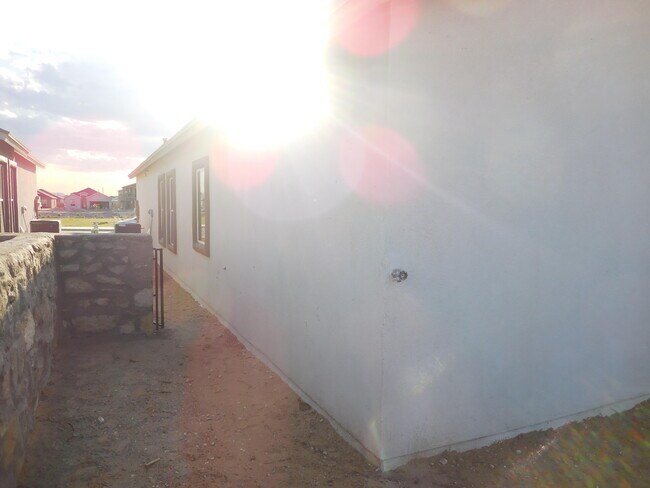 Building Photo - 1100 Summer Night Pl