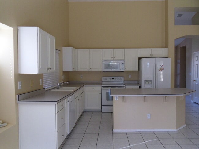 Building Photo - 3 bed 2 bath single level house in core Ch...