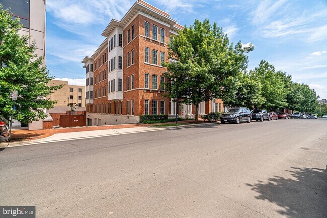 Building Photo - 1023 N Royal St
