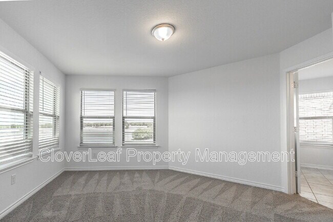 Building Photo - 308 Rustic Springs