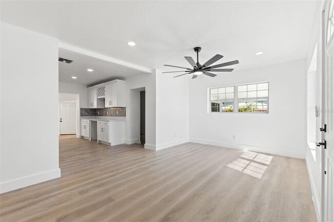 Building Photo - 4504 S 26th Ave