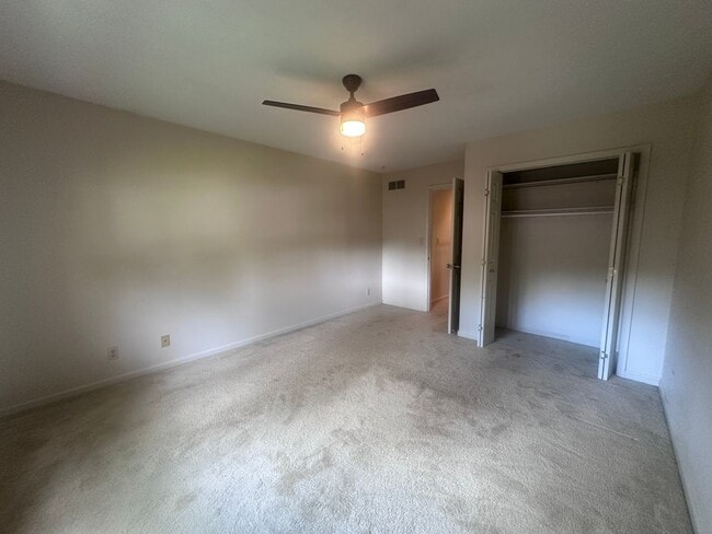 Building Photo - 1002 Juniper Springs Dr
