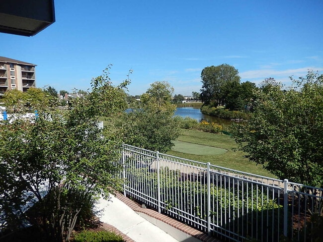 Building Photo - 131 Crestwood Ct