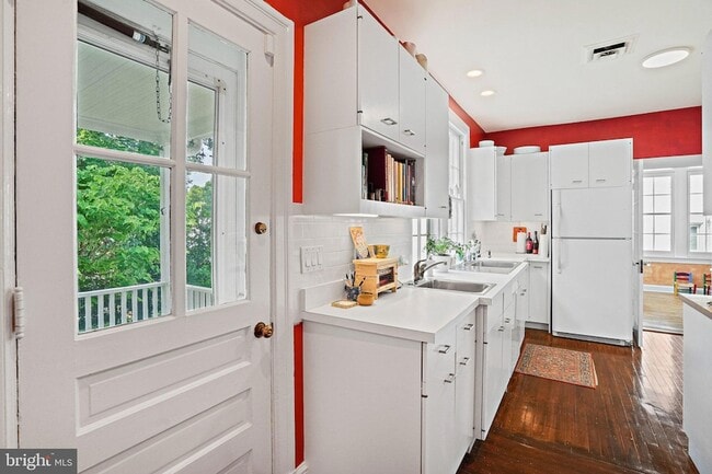 Building Photo - 3612 Albemarle St NW