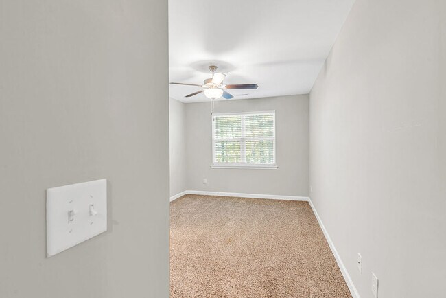 Building Photo - 10 Jaydn Dr W