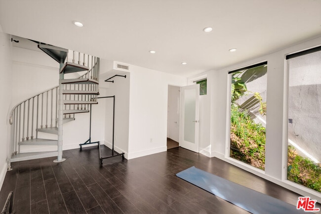 Building Photo - 2388 Kimridge Rd