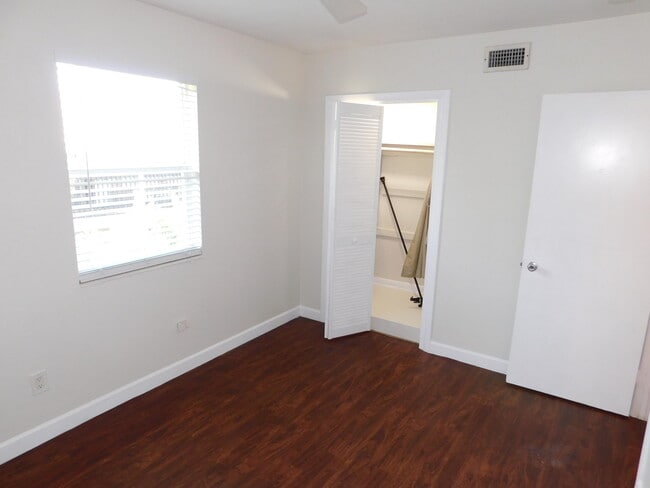 Building Photo - 741 Hummingbird Way