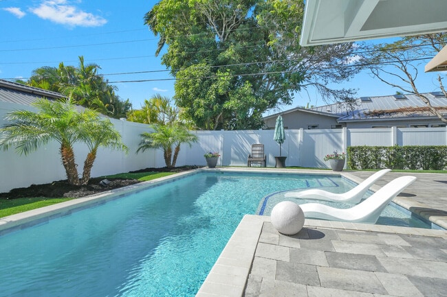 Building Photo - 875 SE 13th Ave