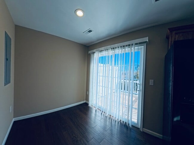 Building Photo - New Duplex Townhouse in Bedford