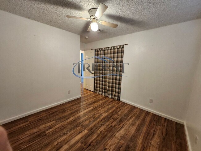 Building Photo - Cute 3 bedroom 2 bath