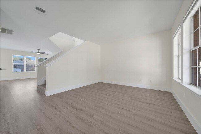 Building Photo - 5303 Bay Pines Dr