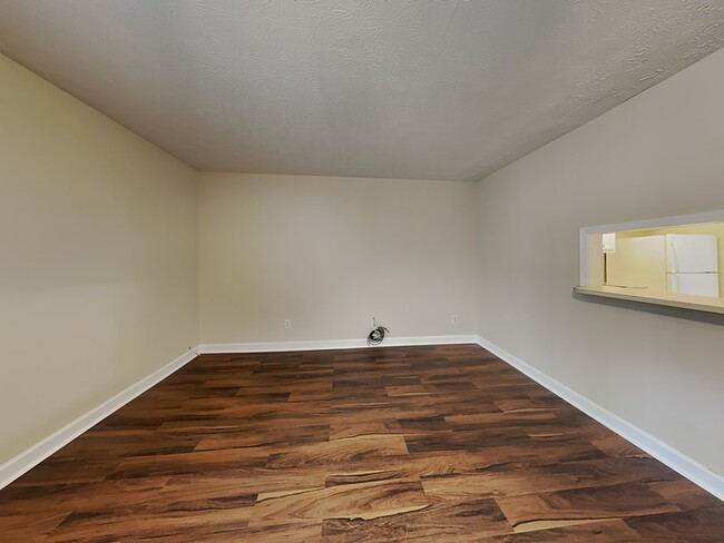 Building Photo - 424 Charleston Ln