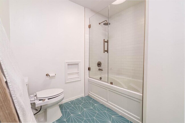 Building Photo - 1550 Wood Lodge Dr