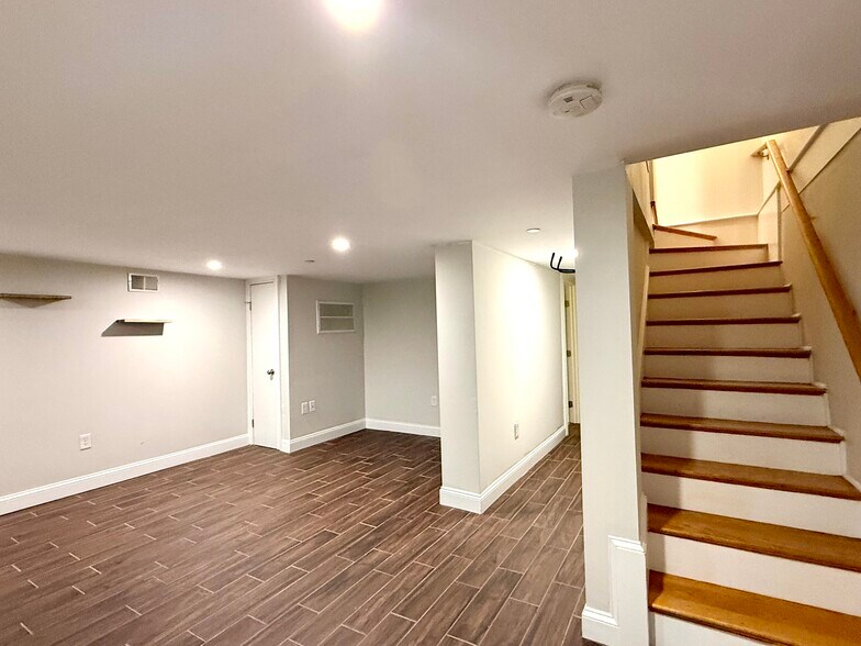 Building Photo - 19 Plymouth St