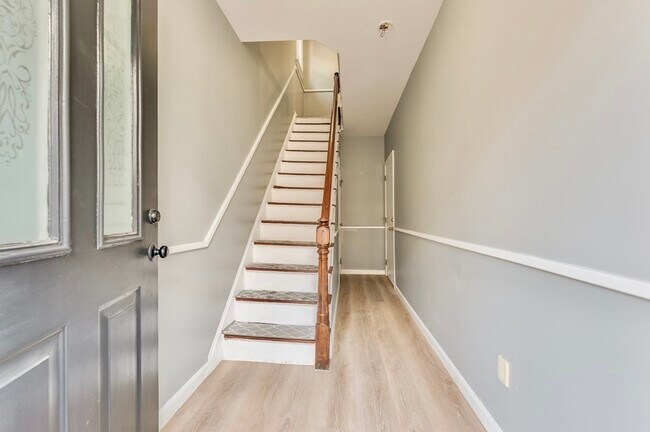 Building Photo - 10 Berkshire Pl