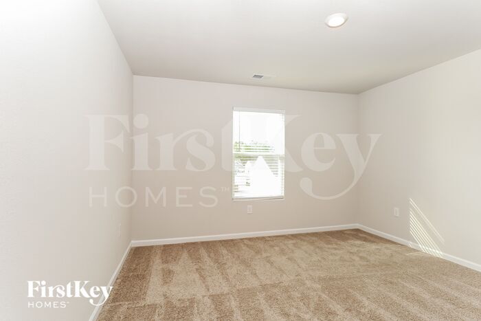 Building Photo - 3040 Cres Lk Ln