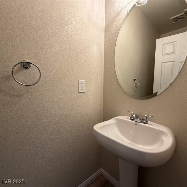 Building Photo - 9048 Winchester Ridge St