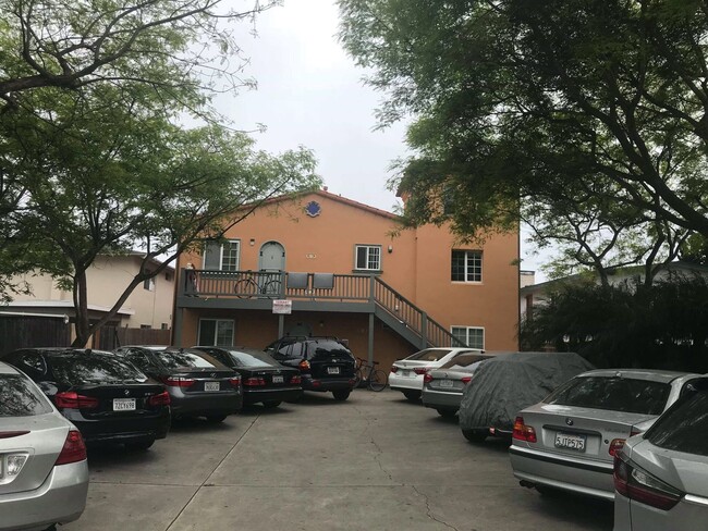 Building Photo - 6636 Del Playa Dr