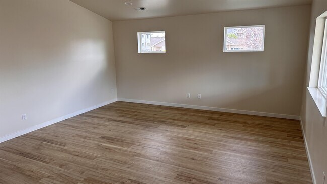 Building Photo - 123 9th Ave