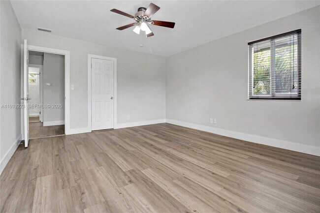 Building Photo - 1211 N Andrews Ave