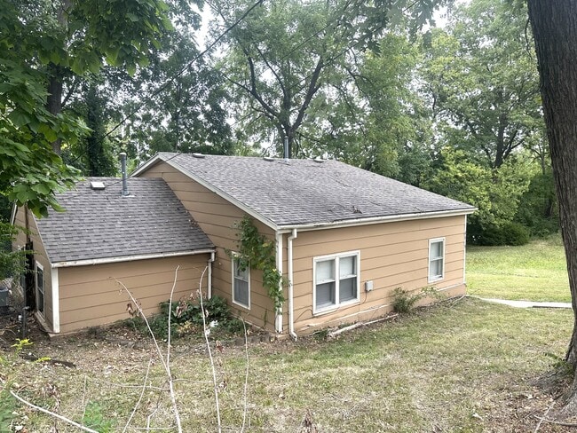 Building Photo - 8819 E Winner Rd