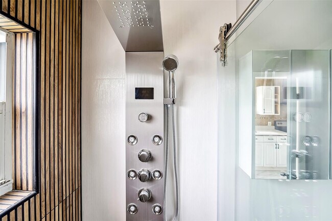 Building Photo - 2508 Arthur St