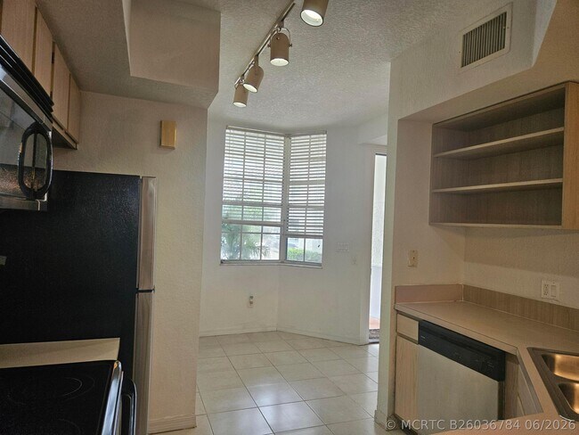 Building Photo - 781 SW 148th Ave