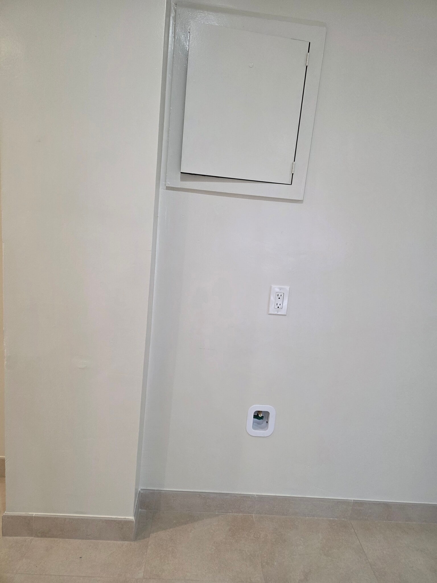 Building Photo - 820 Rodeo Rd